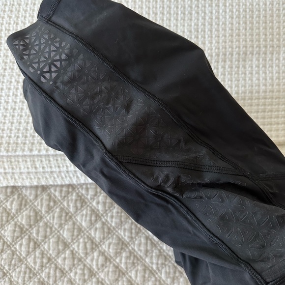 Lulu lemon Shorts - Picture 3 of 4